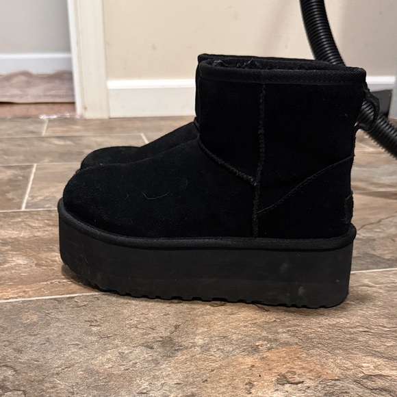 UGG platform boot - Picture 2 of 5
